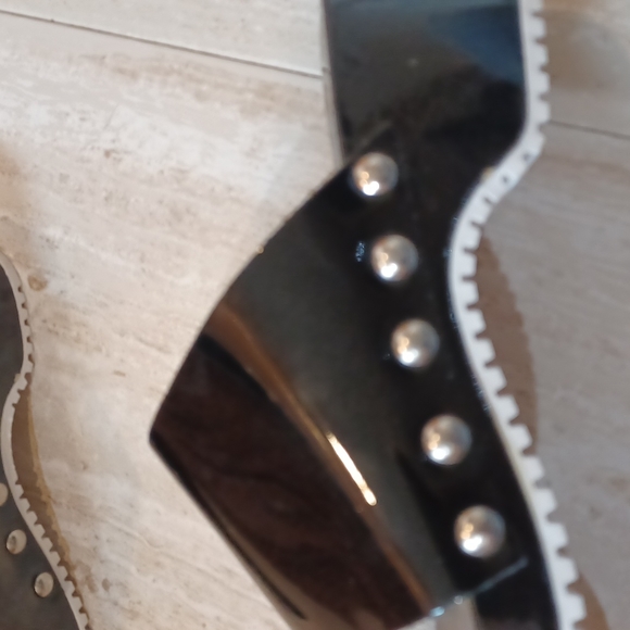 Unique Anne Klein A Line Studded Thong Heeled Clogs - Picture 3 of 11